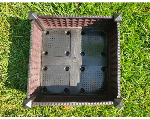PP Resin Outdoor Plastic Planter Di Atas Roda Untuk Sayuran Tahan Api