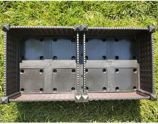 PP Resin Outdoor Plastic Planter Di Atas Roda Untuk Sayuran Tahan Api